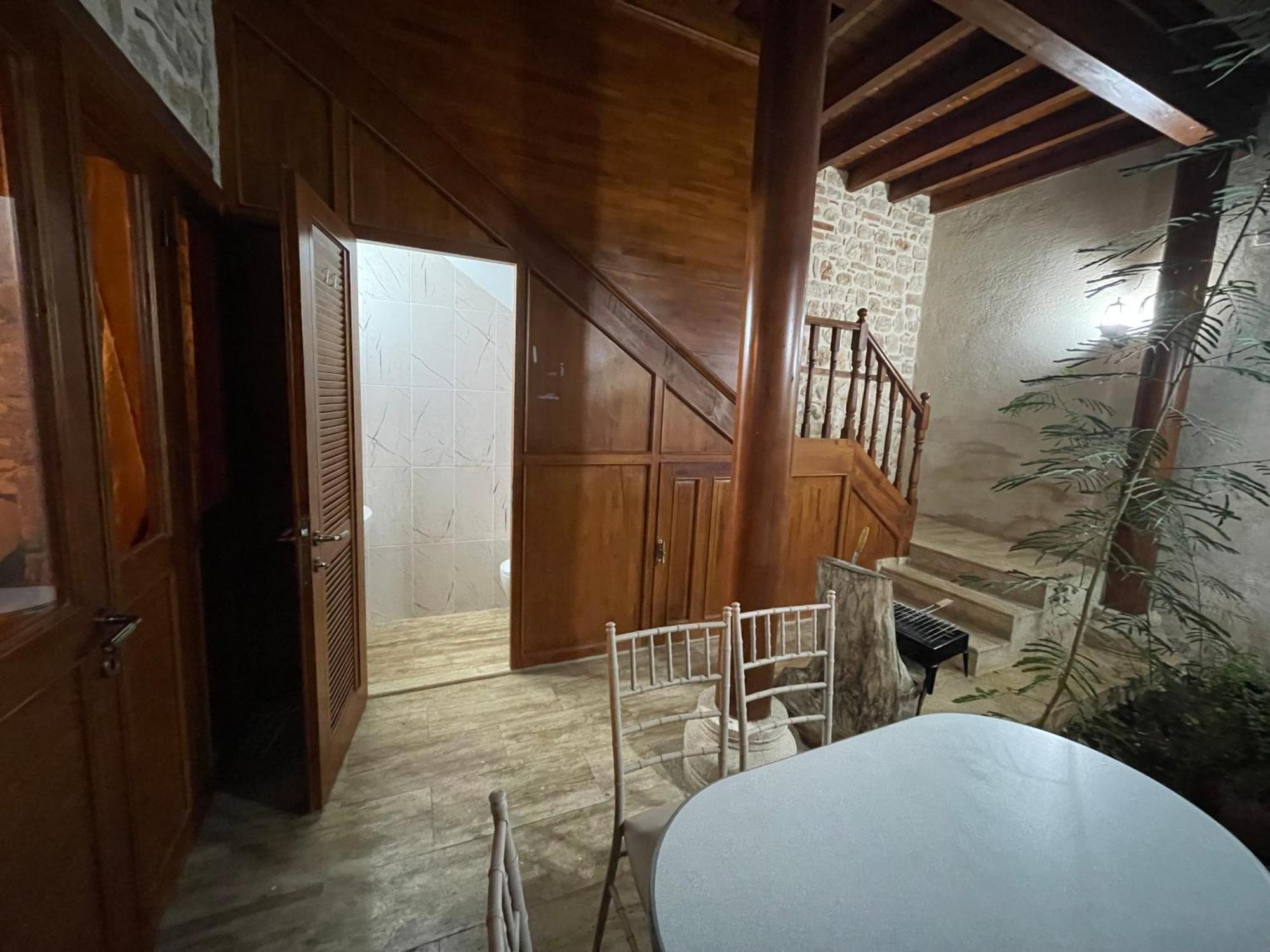 Villa Stone House In *