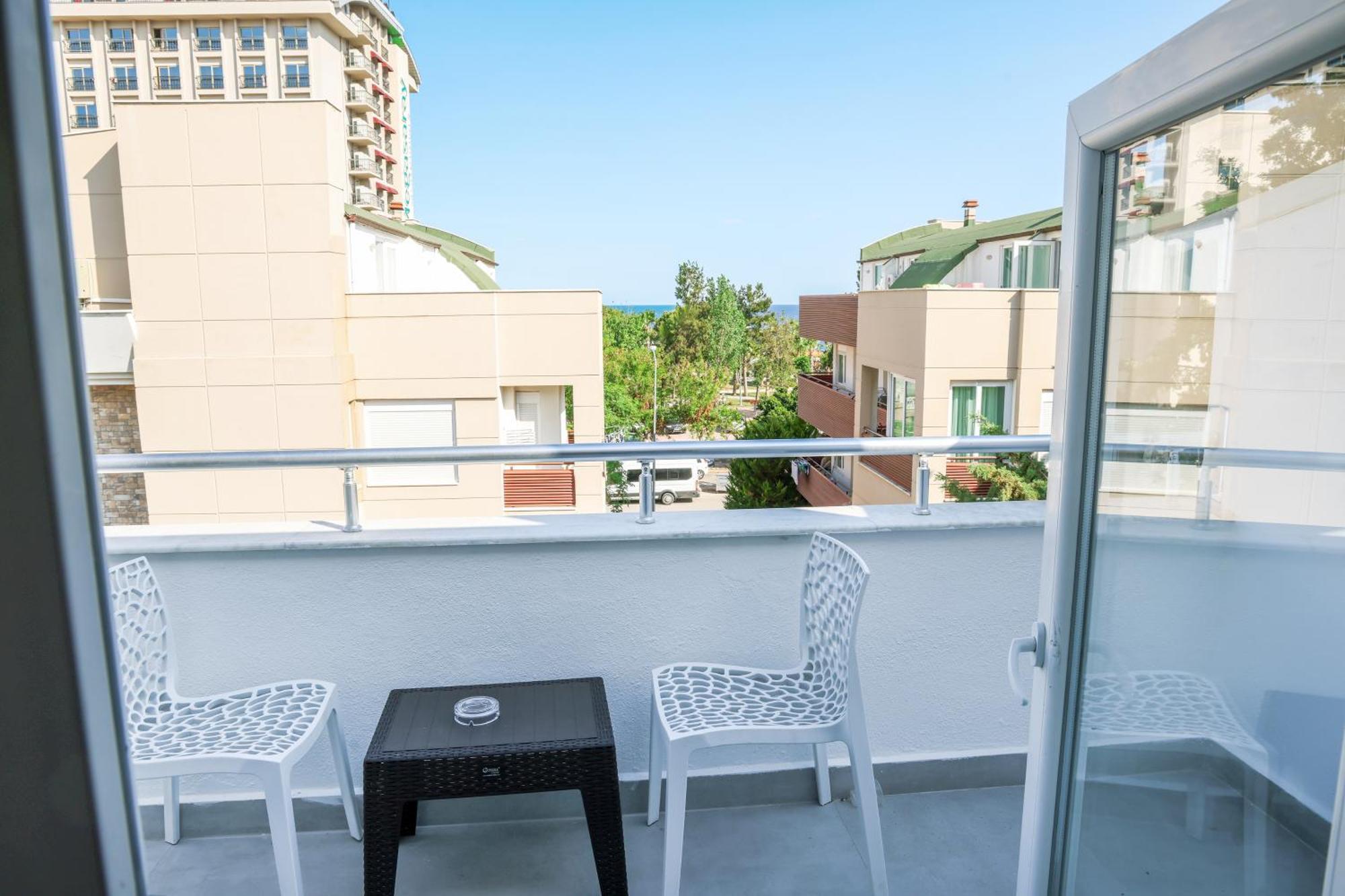 Livia Aparthotel 3*