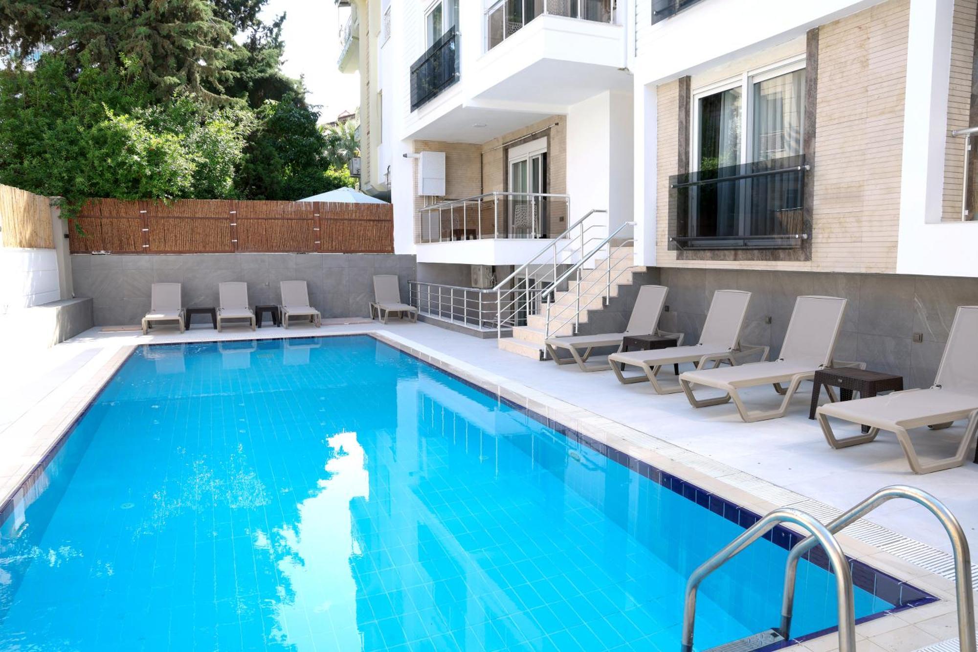 Livia Aparthotel 3*