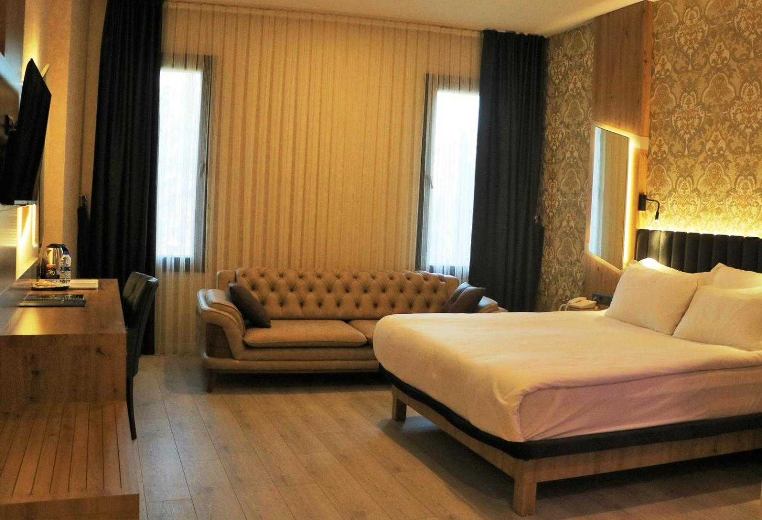 Hotel Isnova Airport 4*