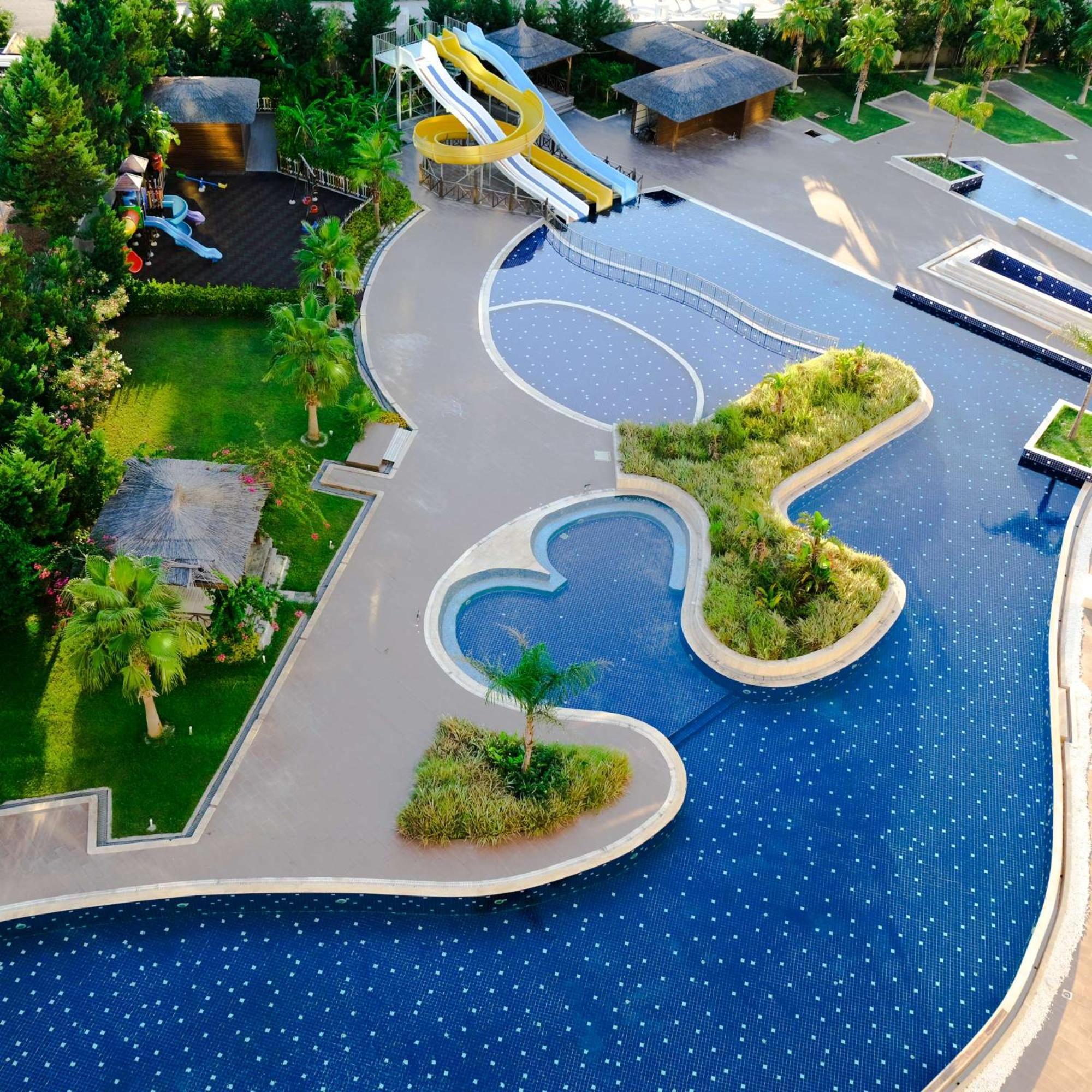 Otel Sirius Town And