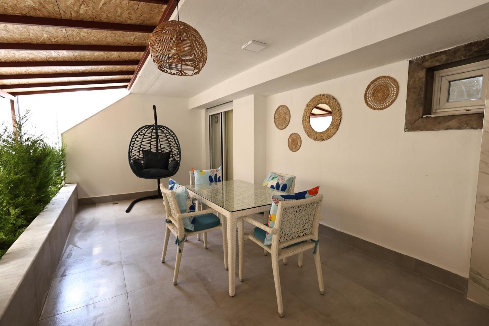 Livia Aparthotel