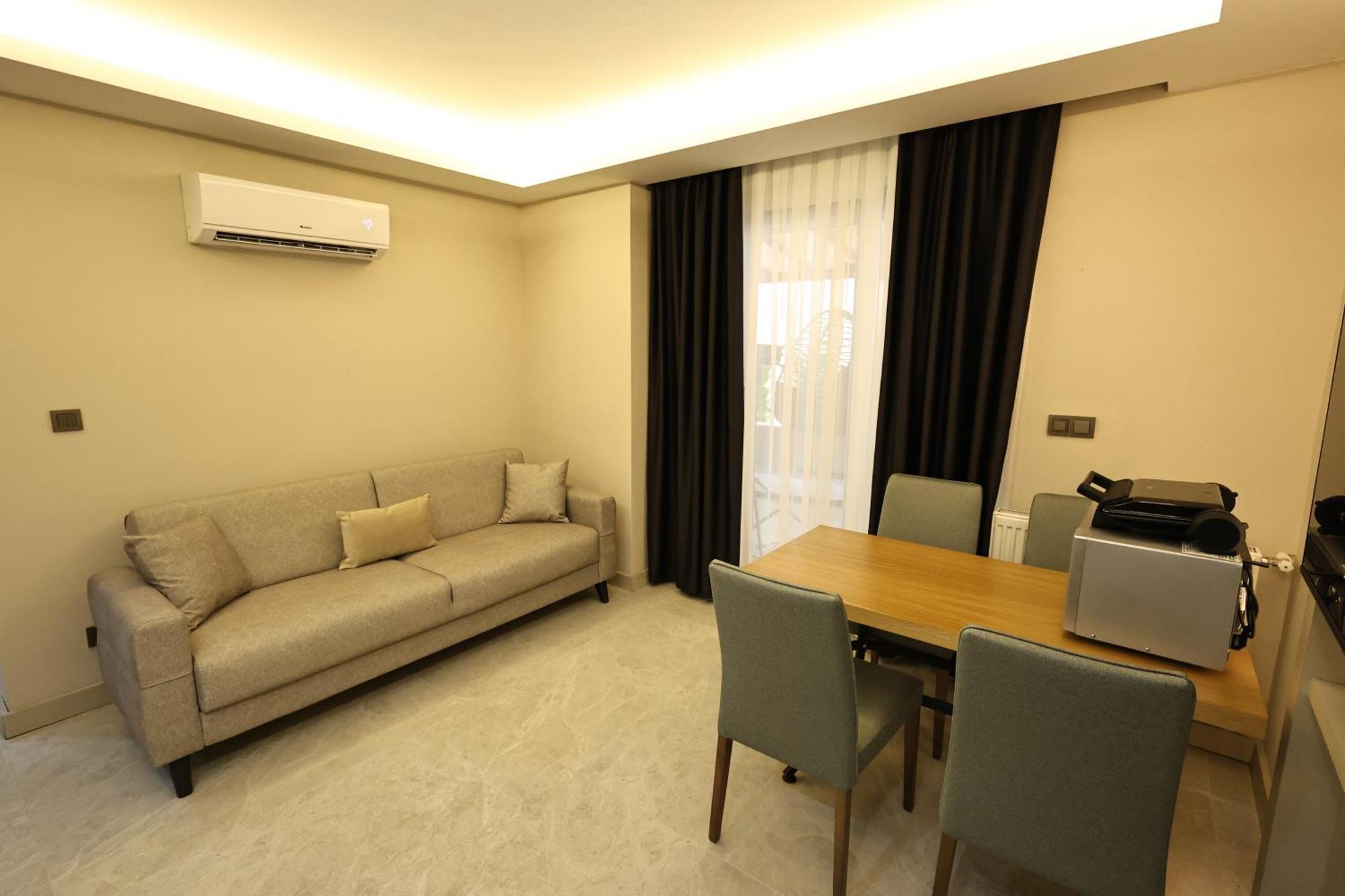 Livia Aparthotel 3*