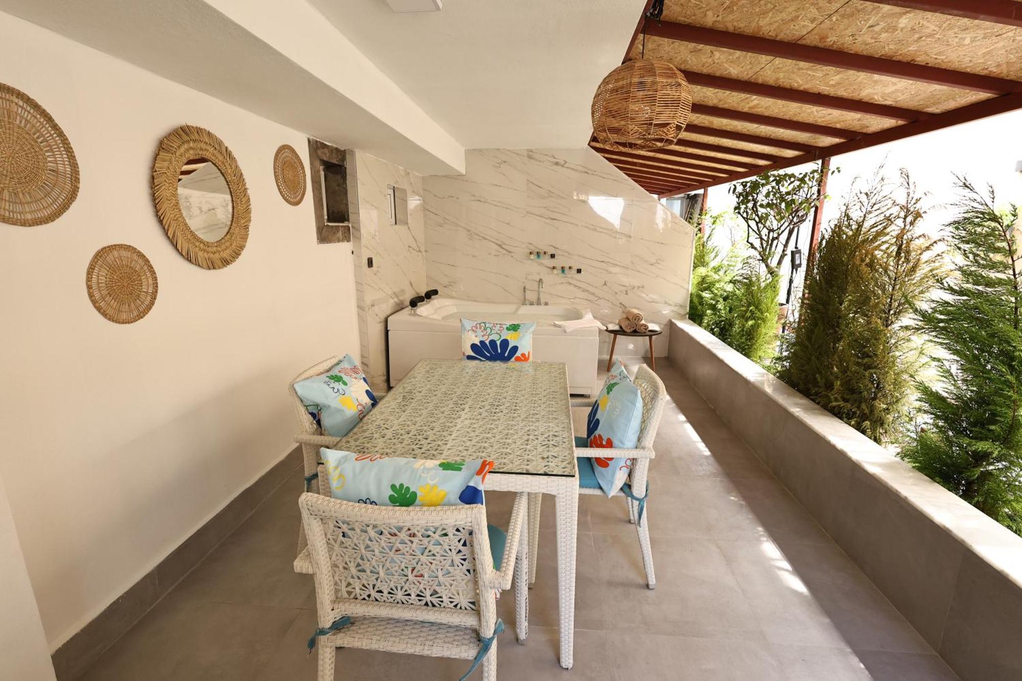 Aparthotel Livia 3*