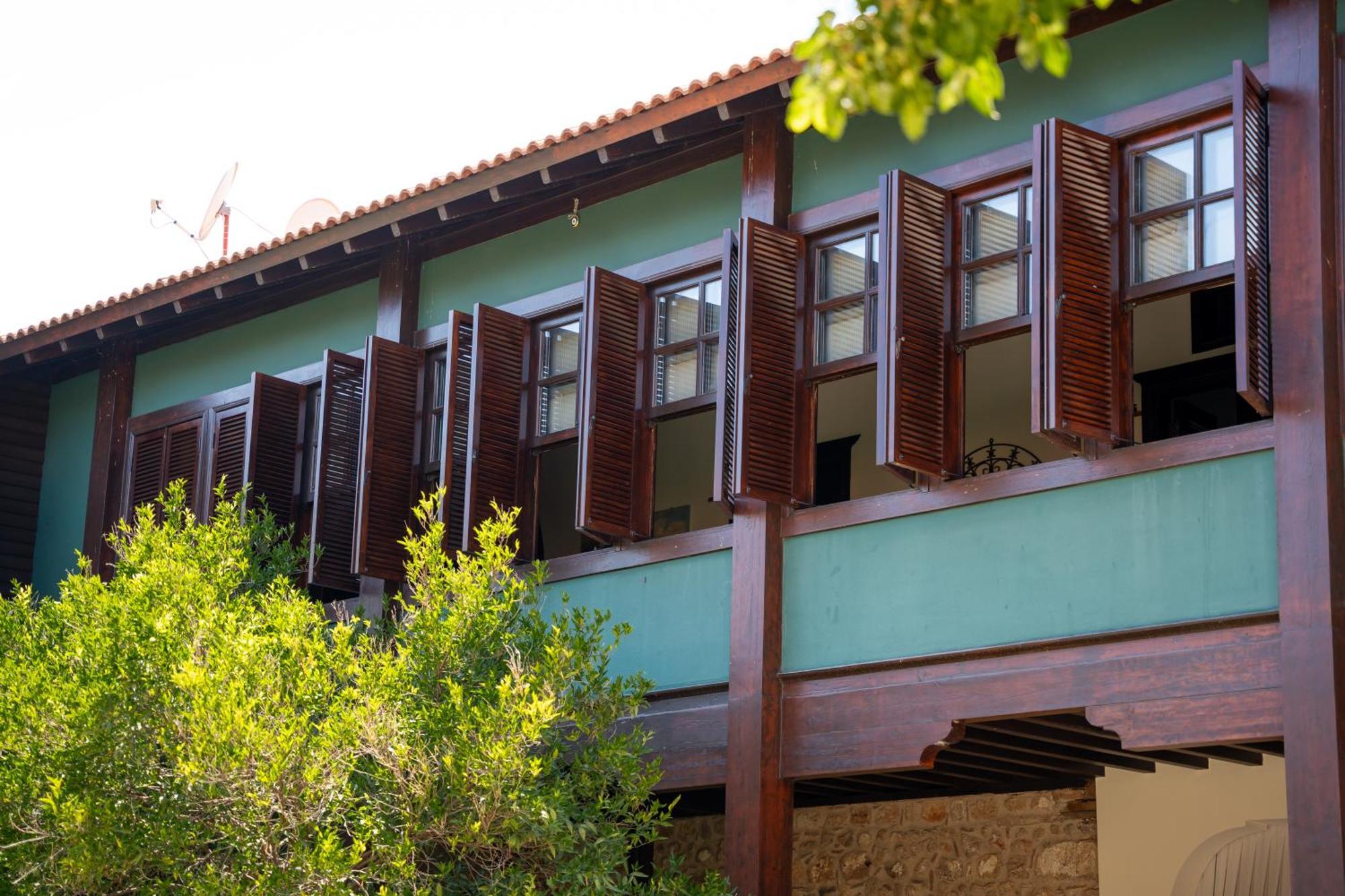 House 5 *