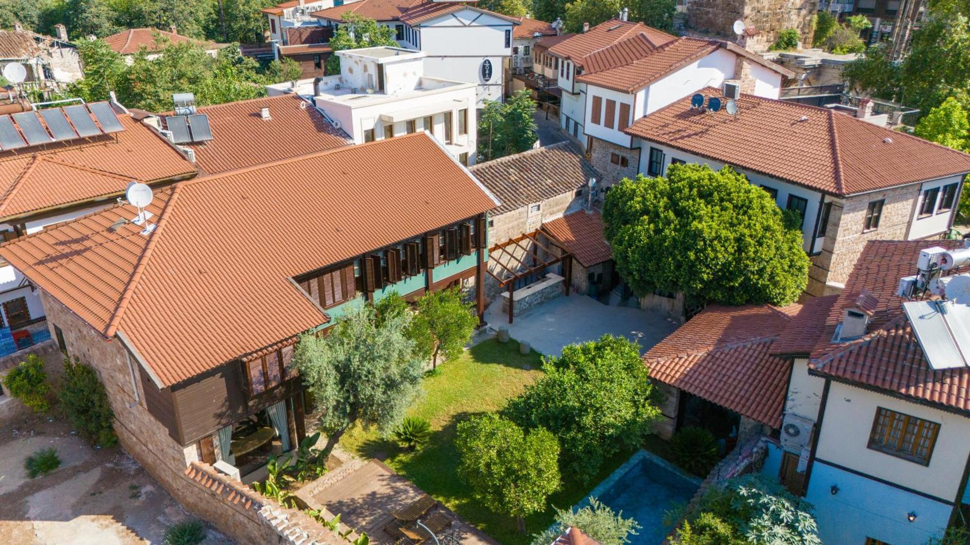 House 5 *