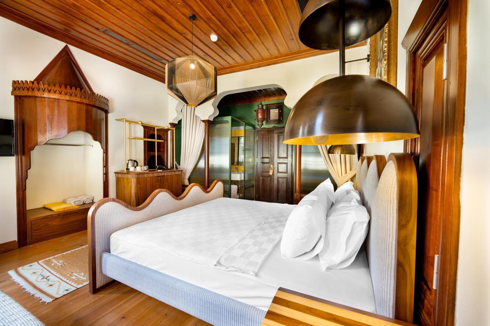 House 5 Hotel *