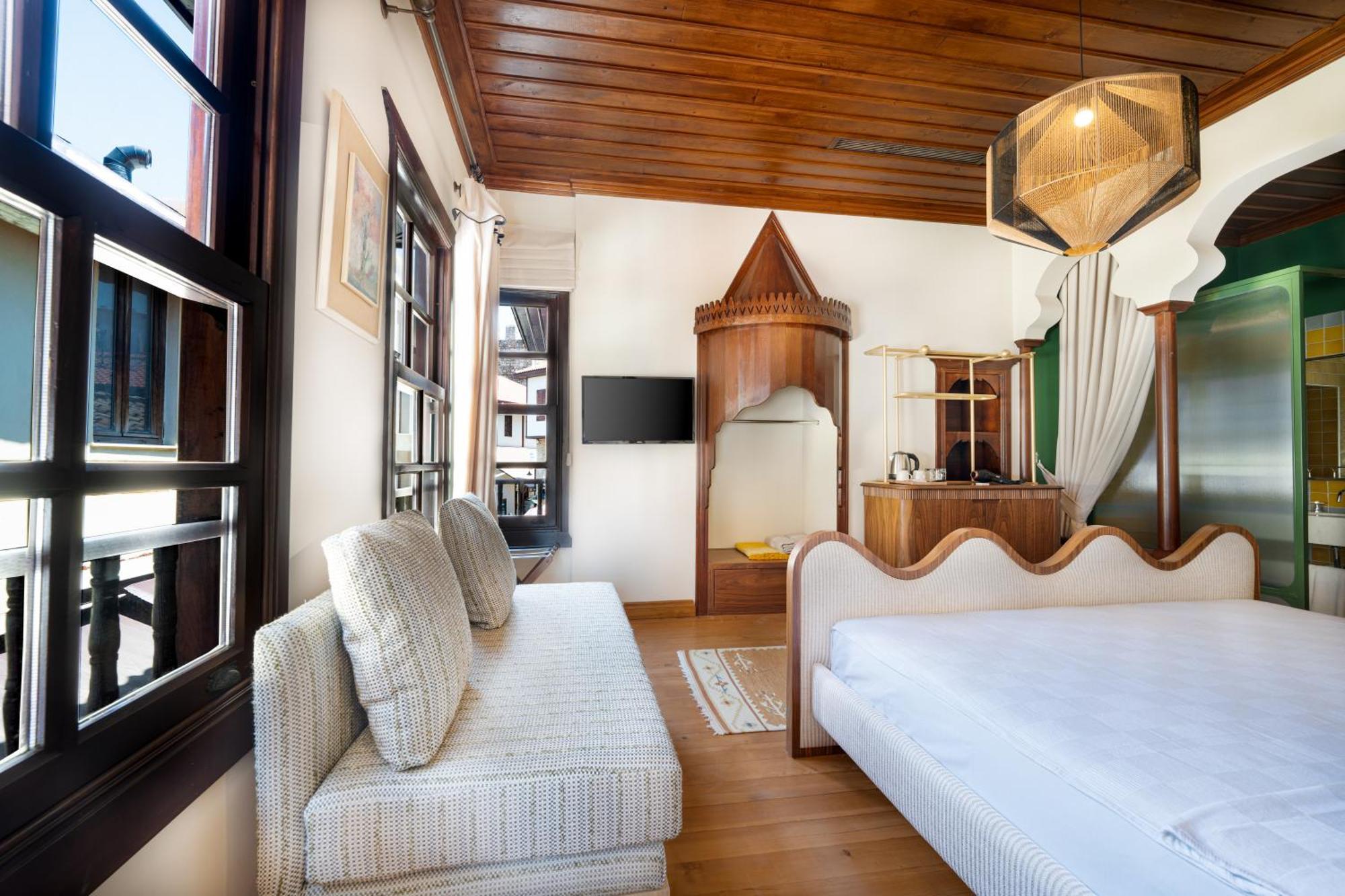 House 5 *