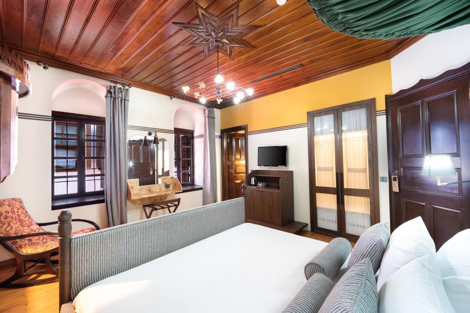 House 5 *