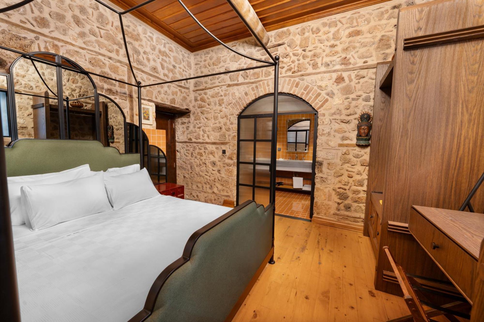 House 5 Hotel *