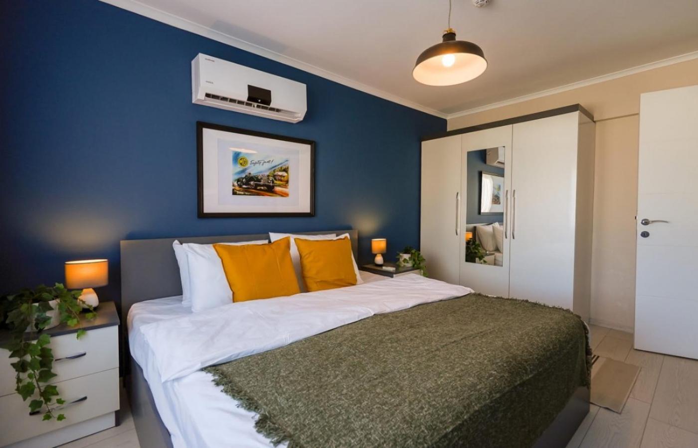 Chic Flat Near Hadrian's Gate