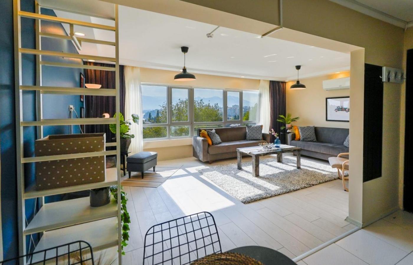 Chic Flat Near Hadrian's Gate Daire *