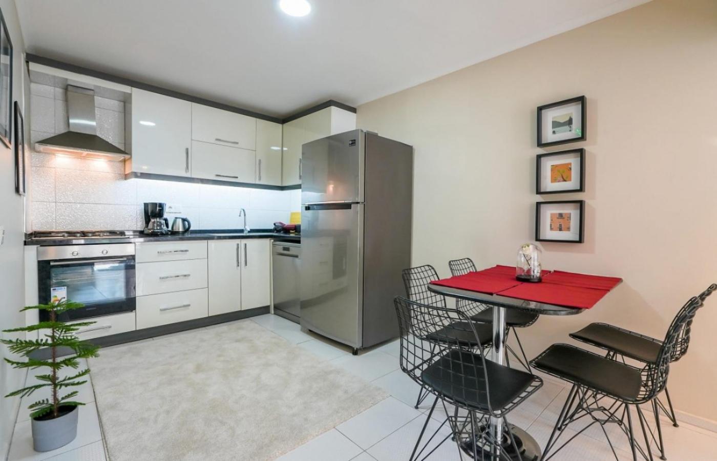 Modern Flat Near Hadrian's Gate