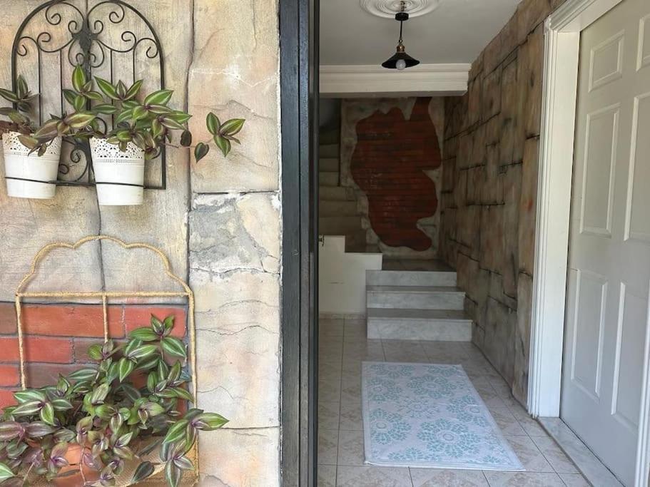 8 Kisilik Konforlu Ve Ferah Bir Villa Antalya