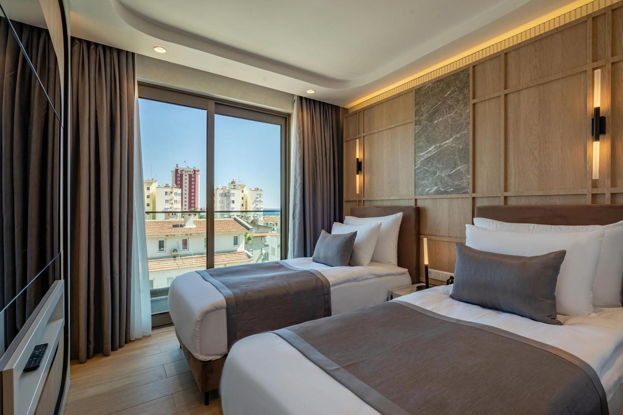 Awen Lara Hotel 3*