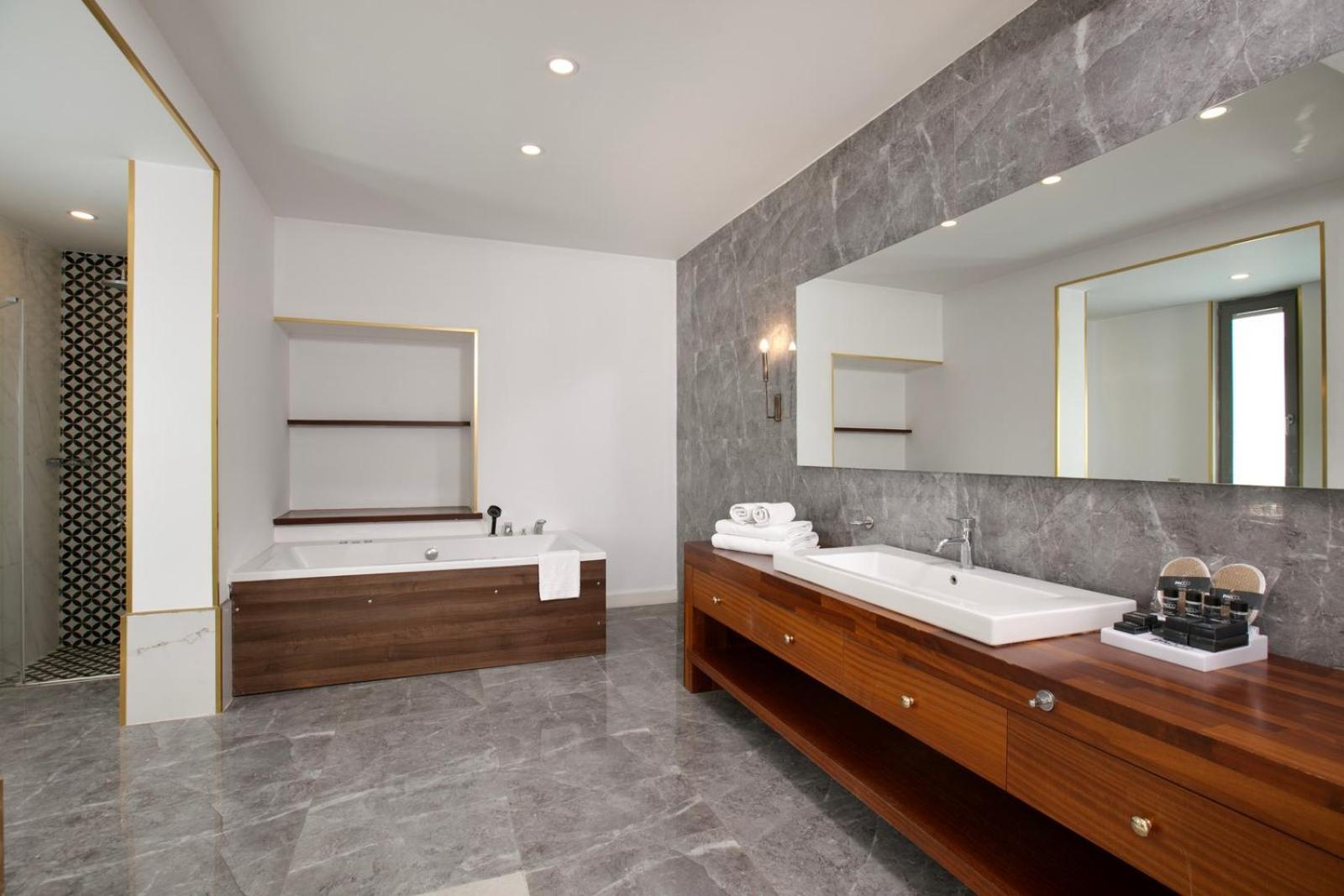 Reo - Ex Pacco Hotel Antalya