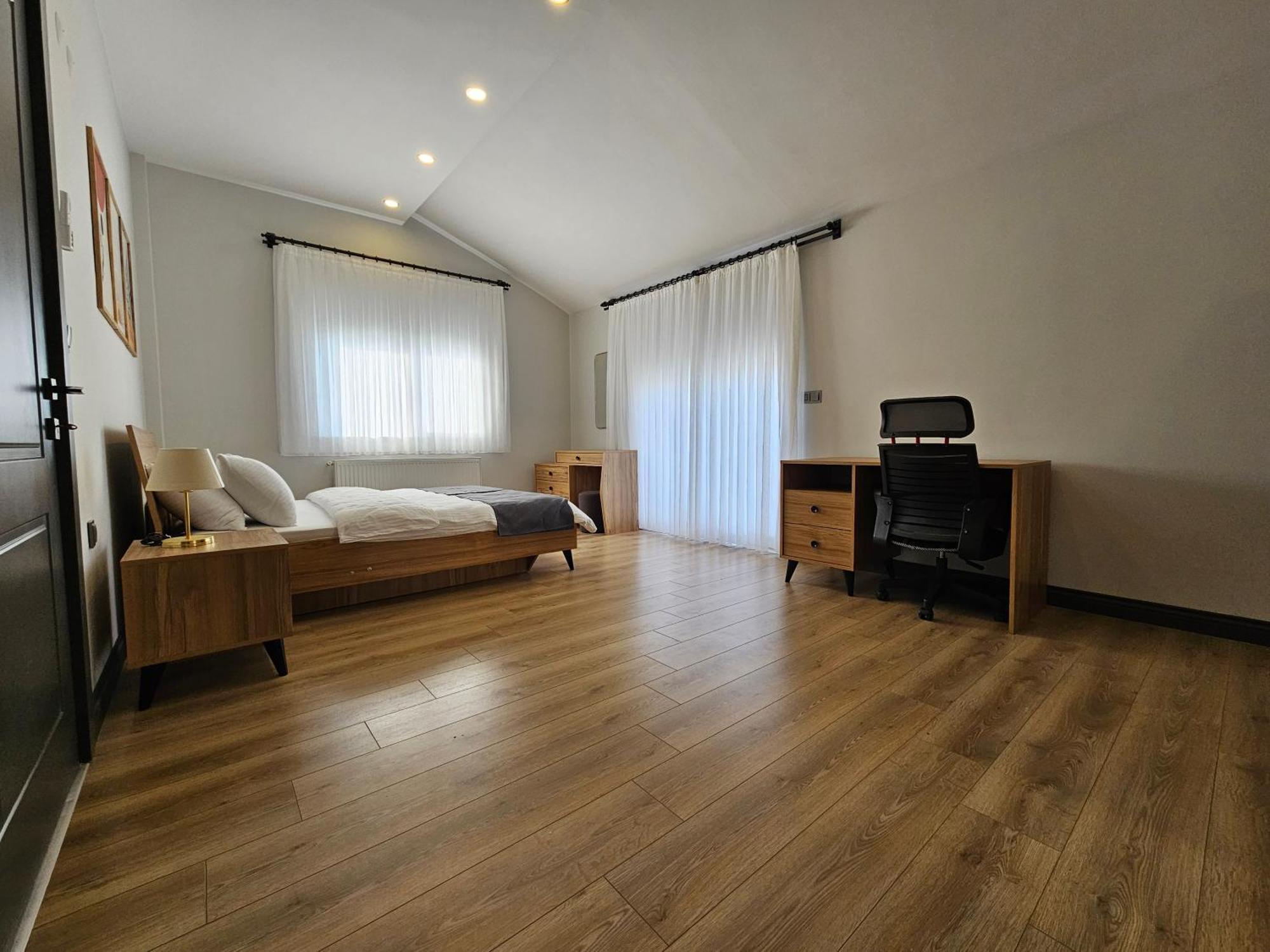 New Flat With Big Living Spaces 2-5 Near By Lara Appartement *