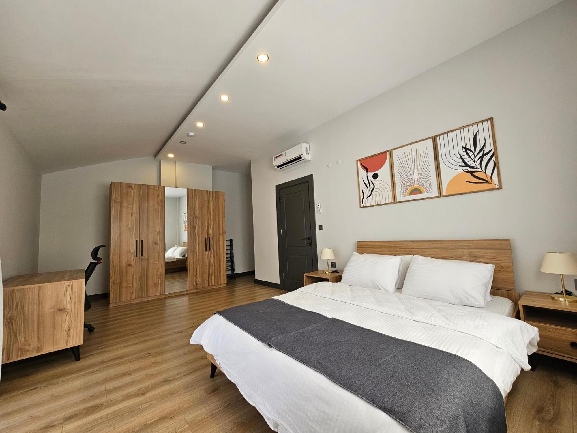 New Flat With Big Living Spaces 2-5 Near By Lara