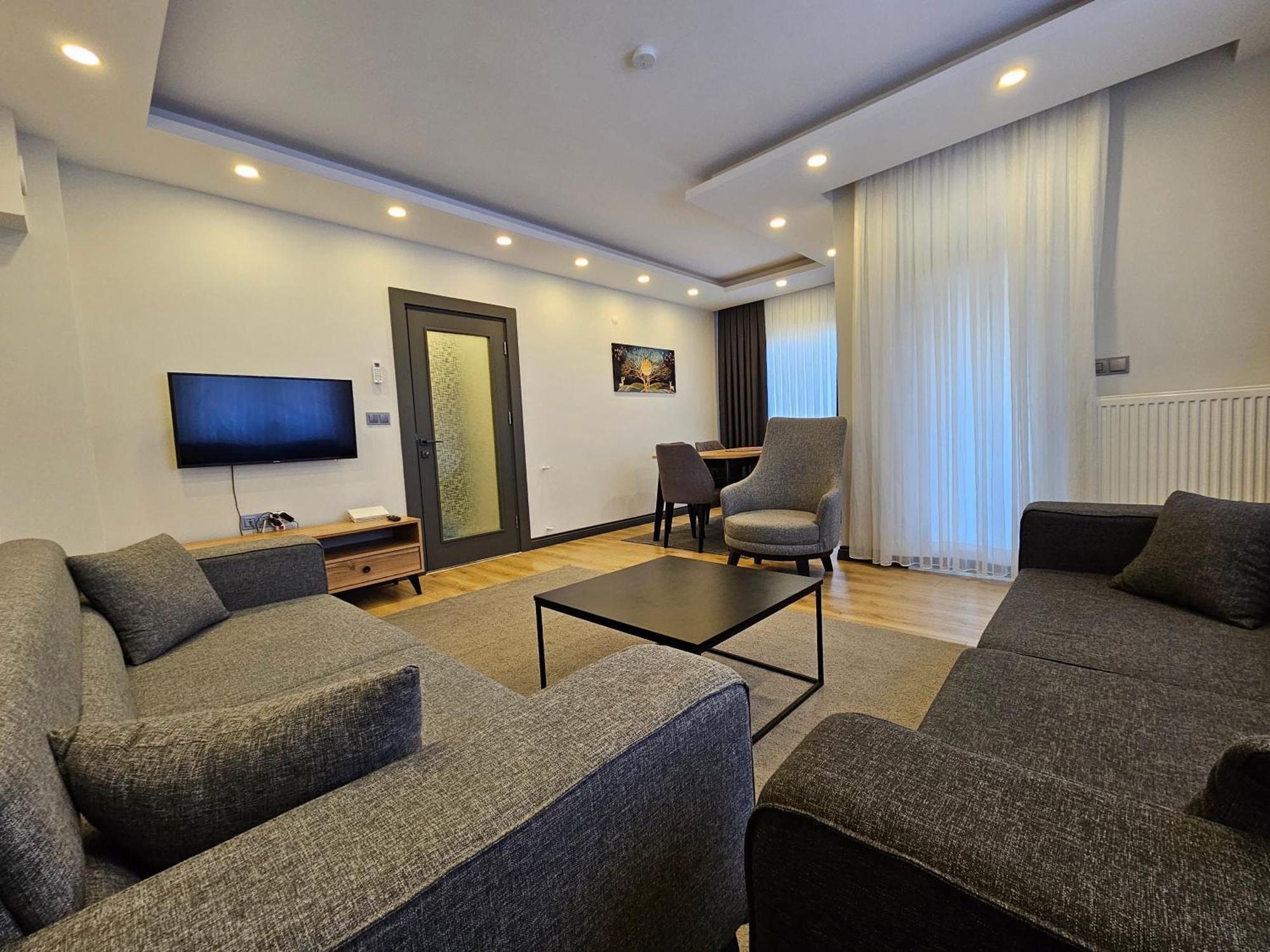 New Flat With Big Living Spaces 2-5 Near By Lara Appartement