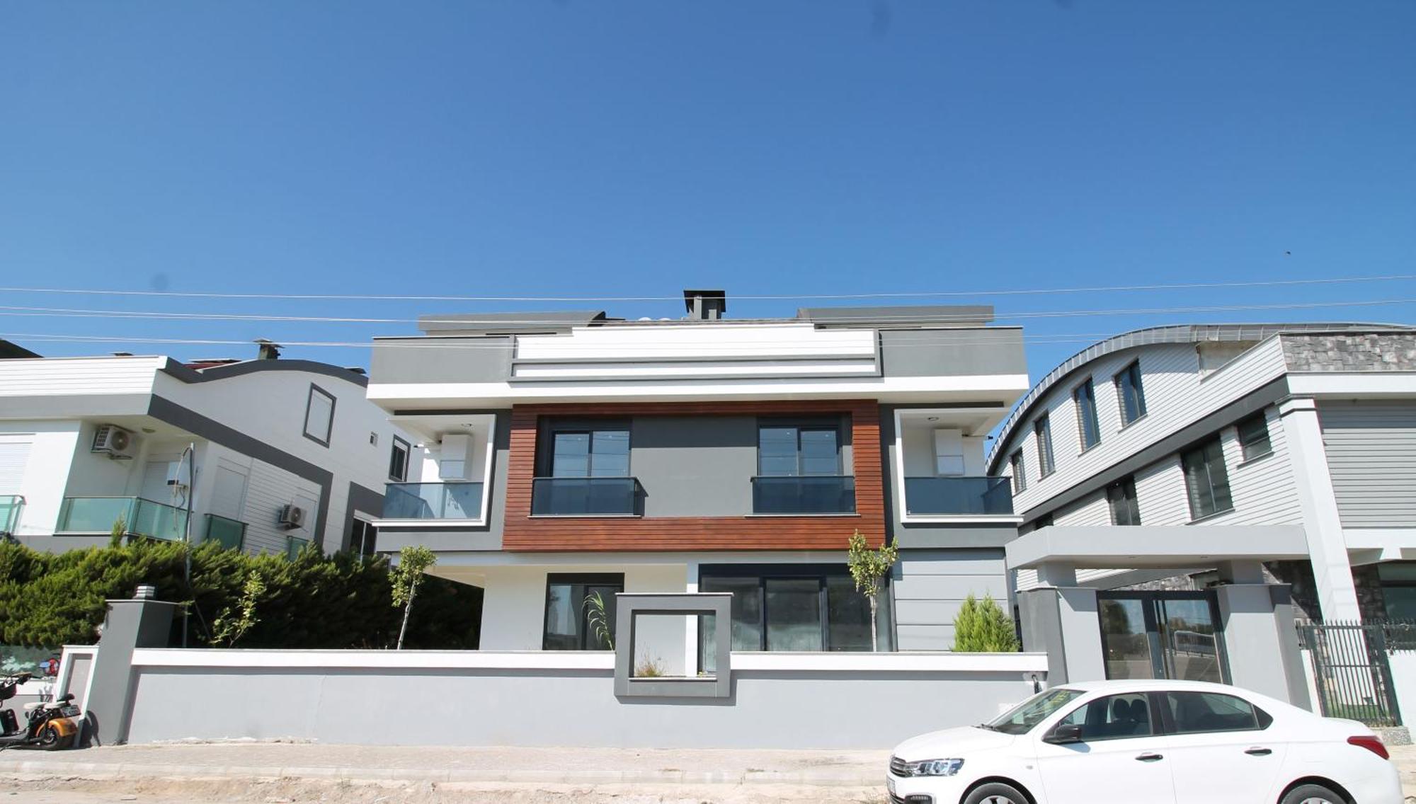 New Flat With Big Living Spaces 2-5 Near By Lara Appartement *