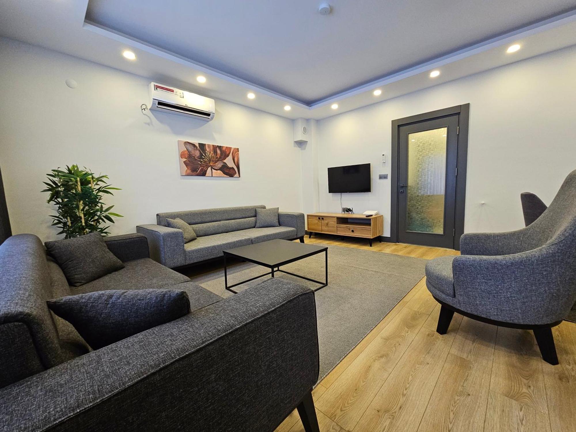 New Flat With Big Living Spaces 2-5 Near By Lara