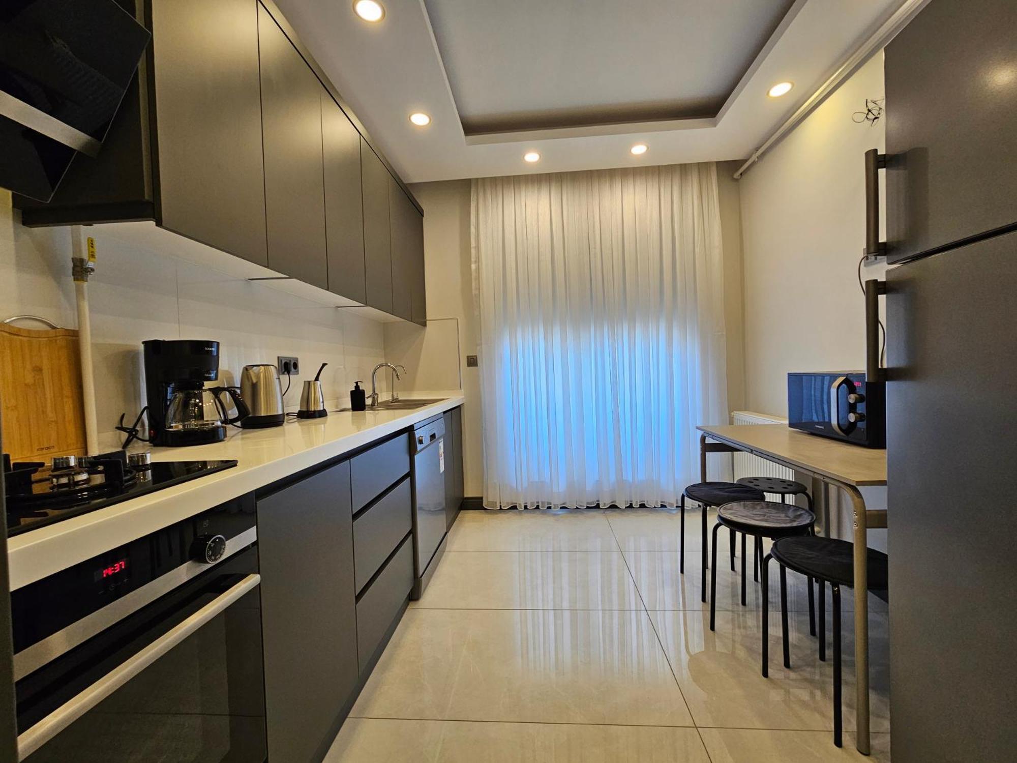 New Flat With Big Living Spaces 2-5 Near By Lara Appartement