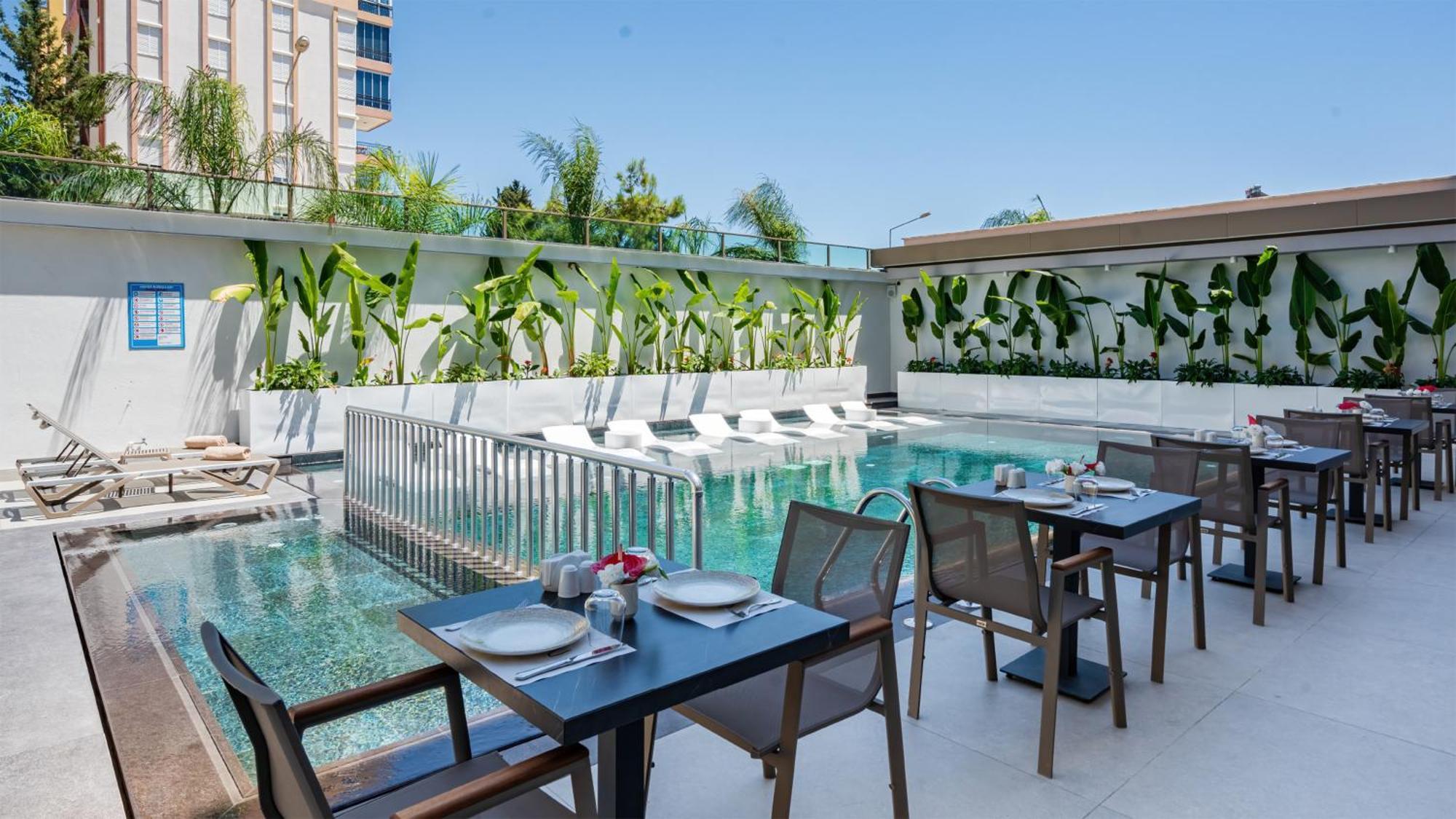 Awen Lara Hotel