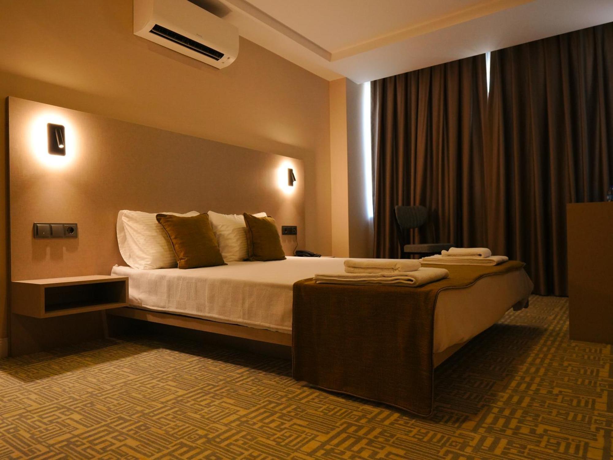Bonnie Otel