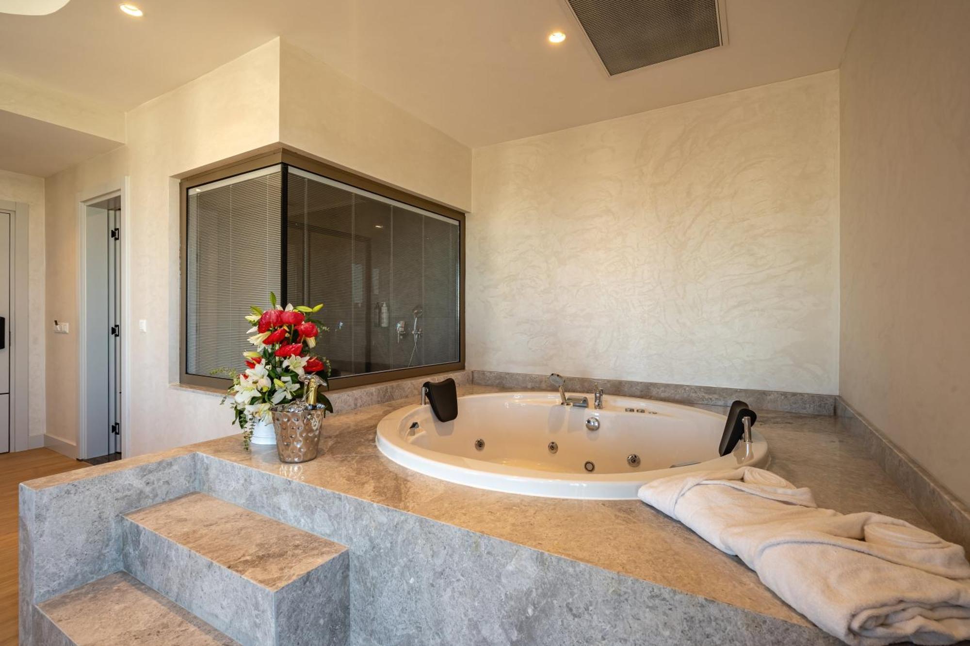 Hotel Awen Lara 3*