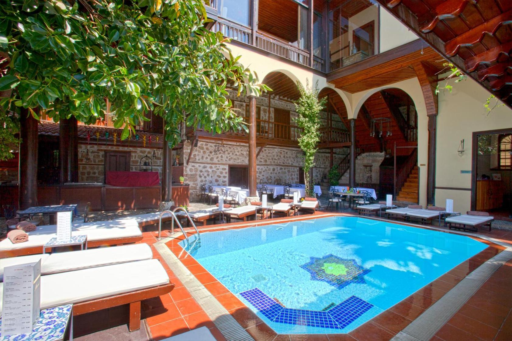 Privatunterkunft Remarkable Flat With Balcony Near Hadrian's Gate *