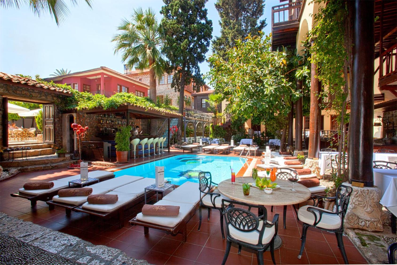 Remarkable Flat With Balcony Near Hadrian's Gate Privatunterkunft Antalya