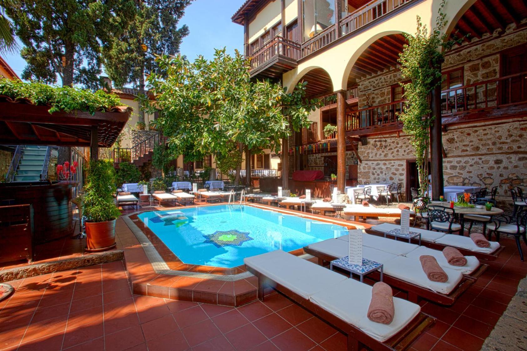 Privatunterkunft Remarkable Flat With Balcony Near Hadrian's Gate Antalya
