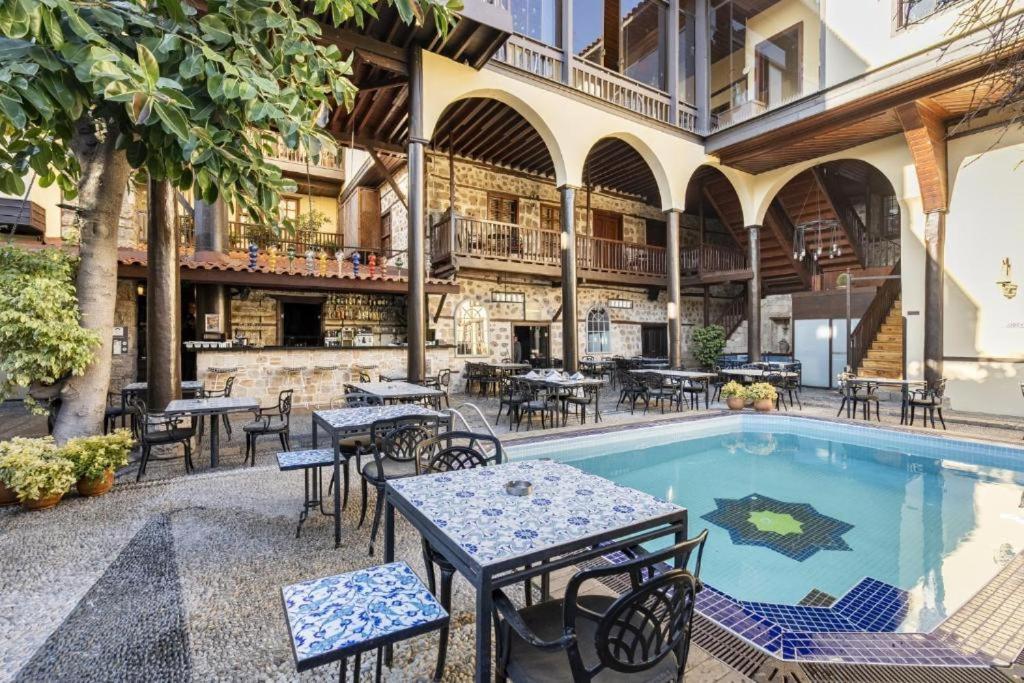 Remarkable Flat With Balcony Near Hadrian's Gate * Antalya