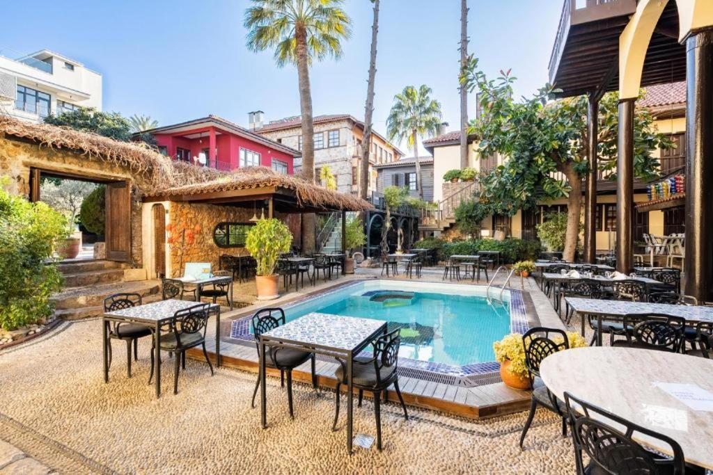 Remarkable Flat With Balcony Near Hadrian's Gate Privatunterkunft