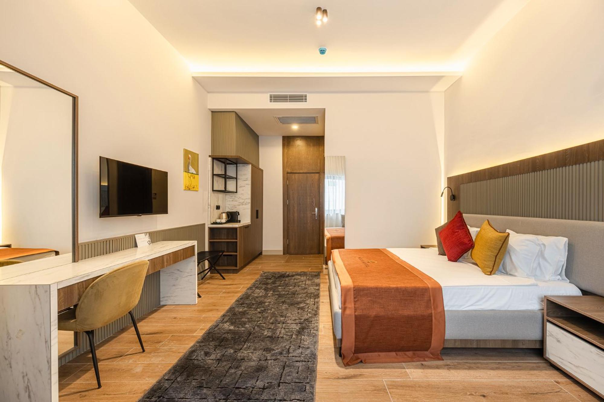 Nuca Homes Otel *