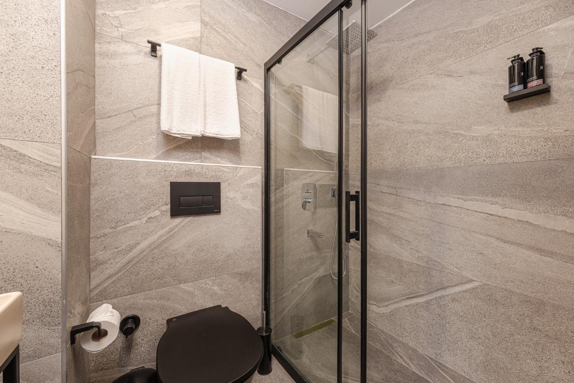 Nuca Homes Otel *