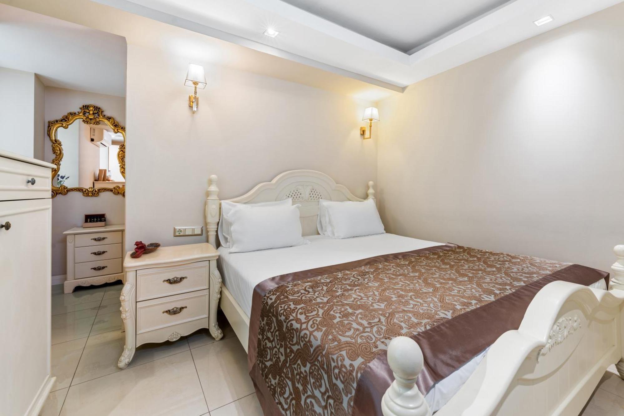 Elegance East Hotel 4*