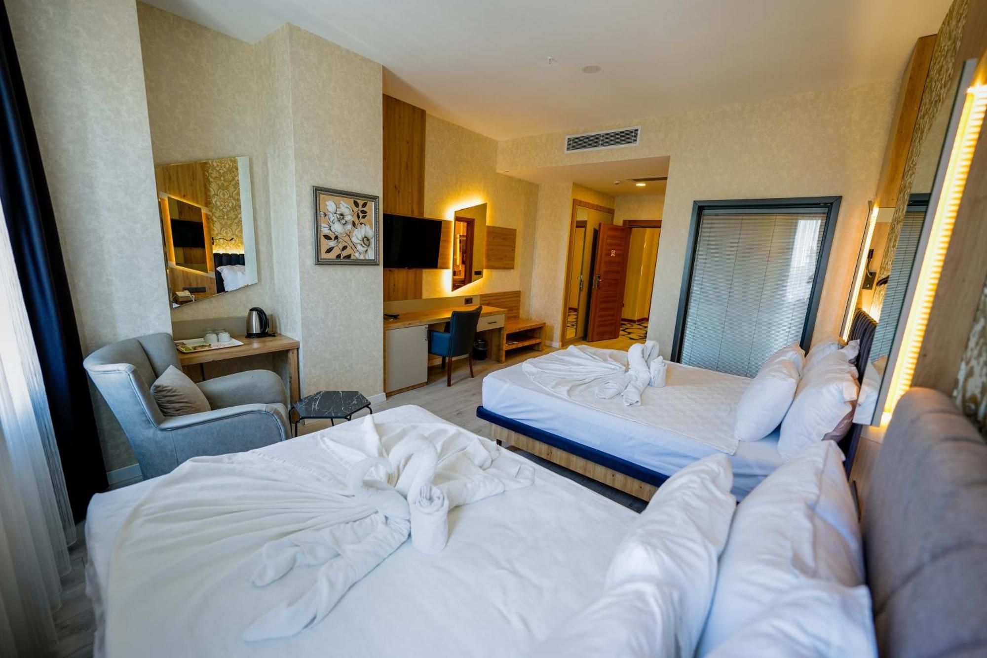 Hotel Isnova Airport 4*