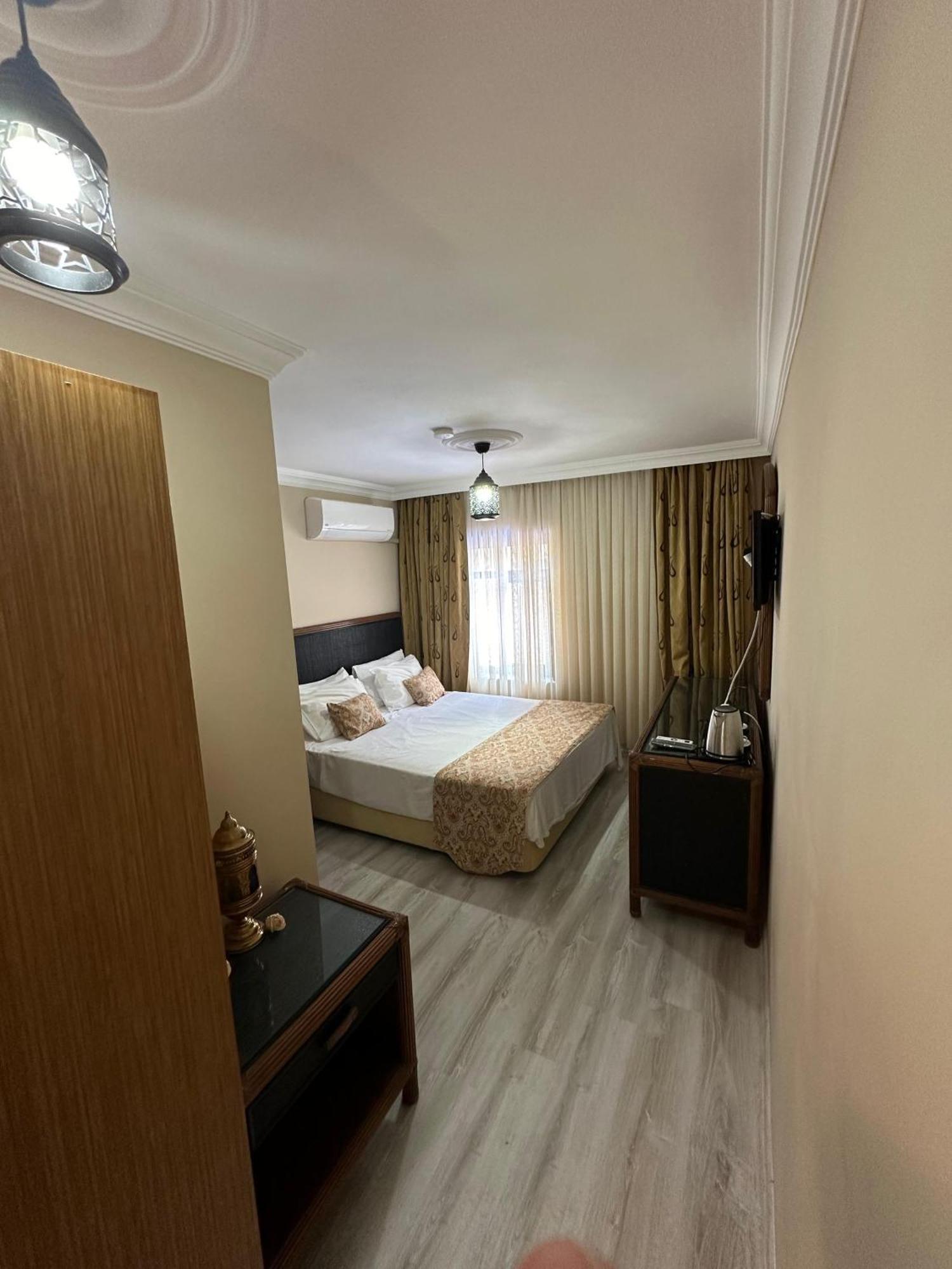Loost Town Hotel 3*
