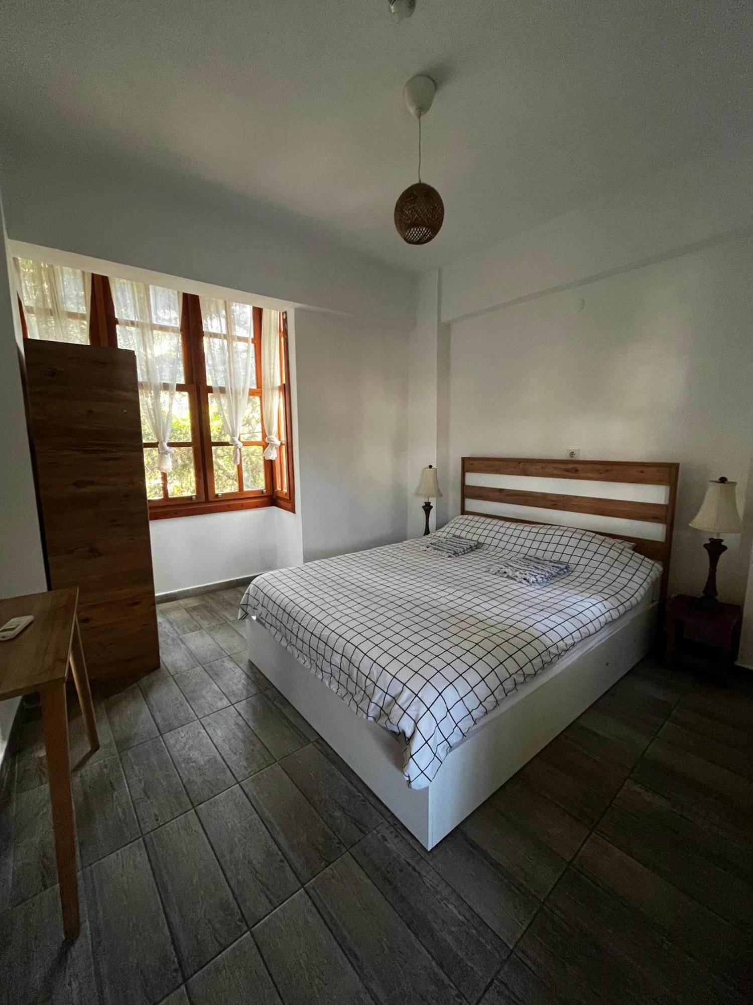 Kuyu Beergarden Hostel Antalya