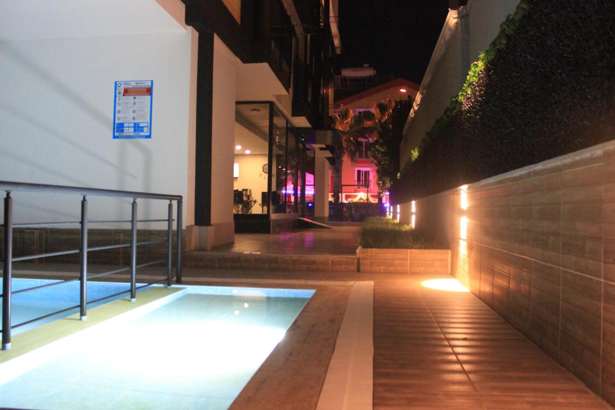 Aparthotel Retro Star *