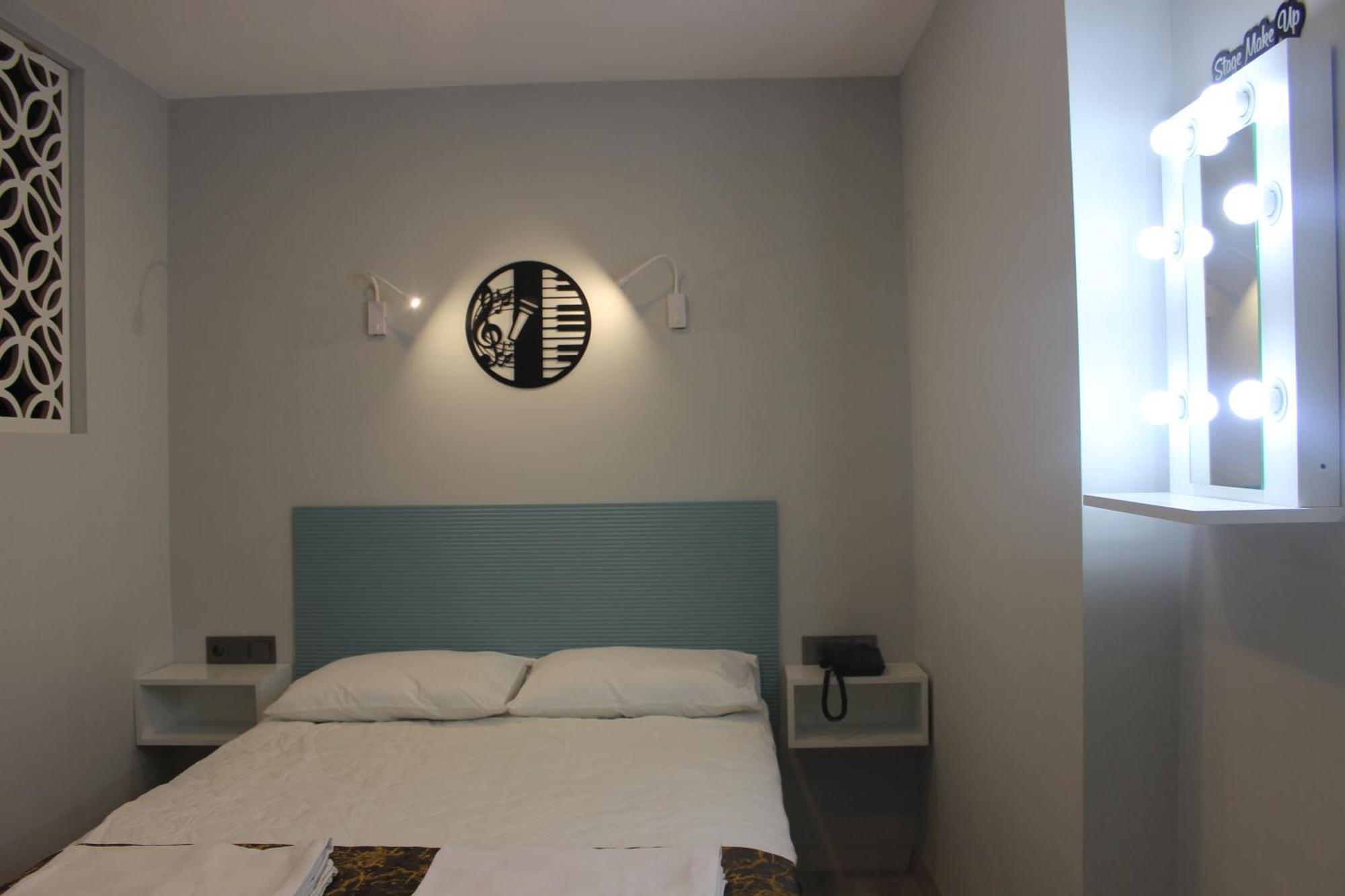 Retro Star Aparthotel
