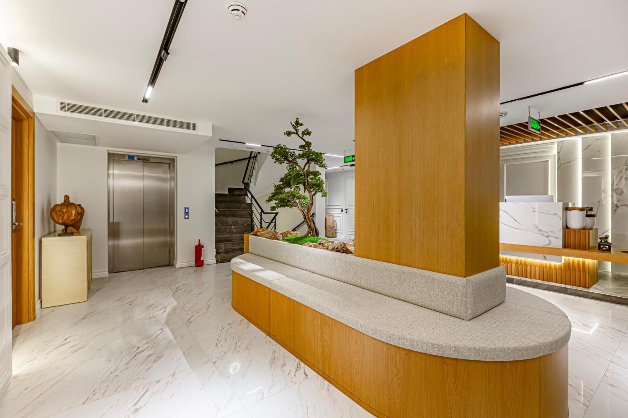 Dulcet Hotel *