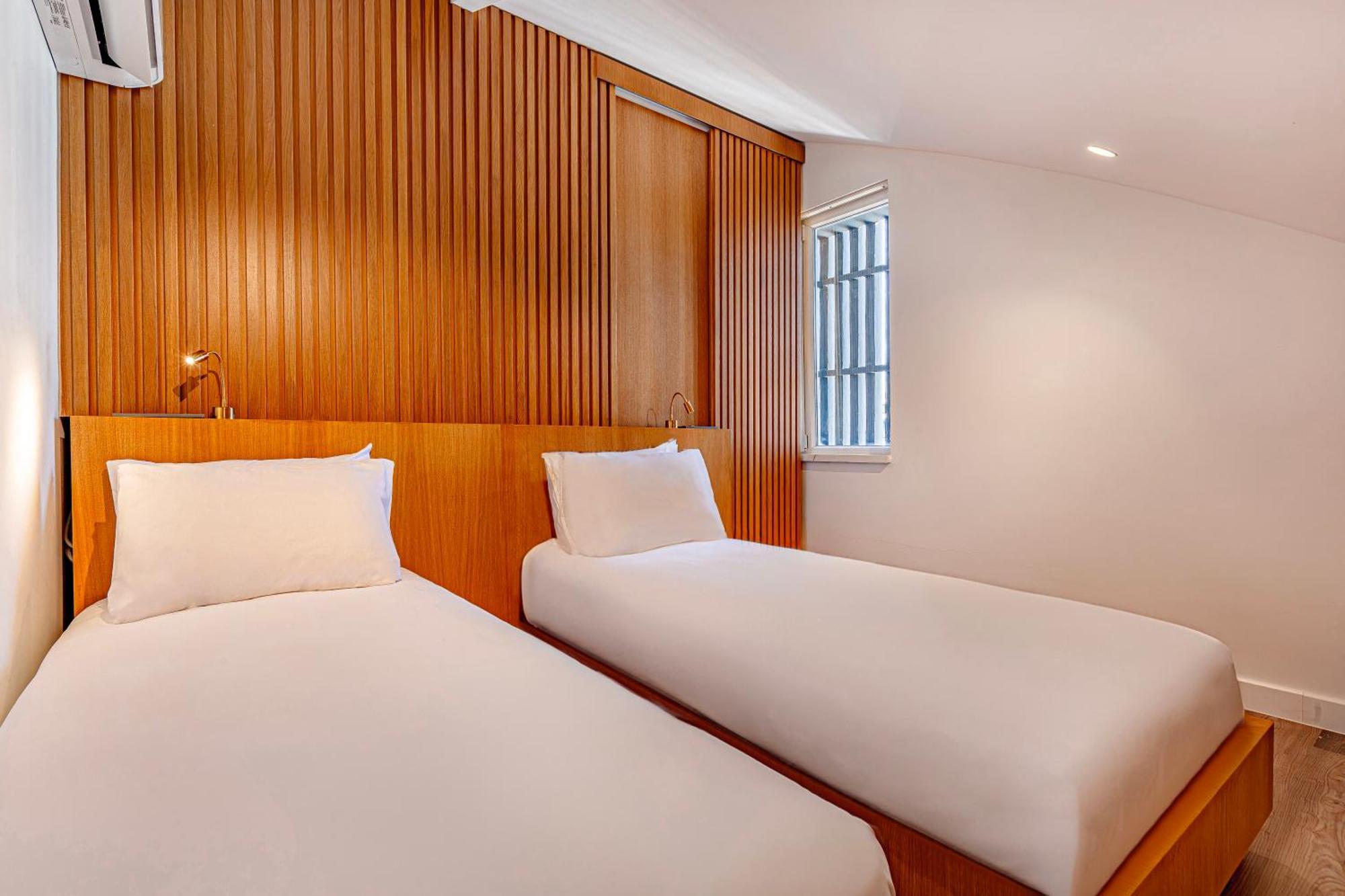 Dulcet Hotel *