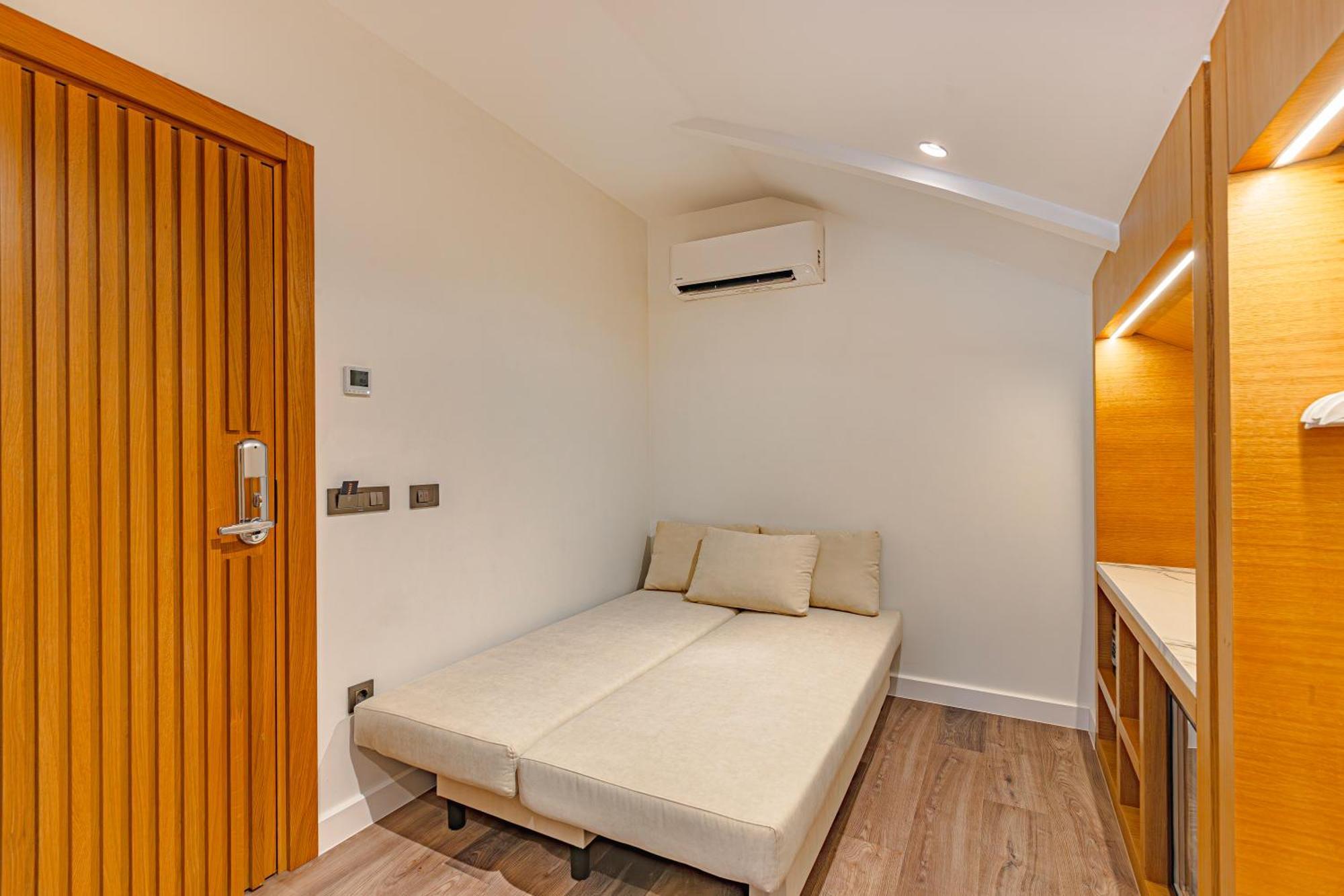 Dulcet Hotel *