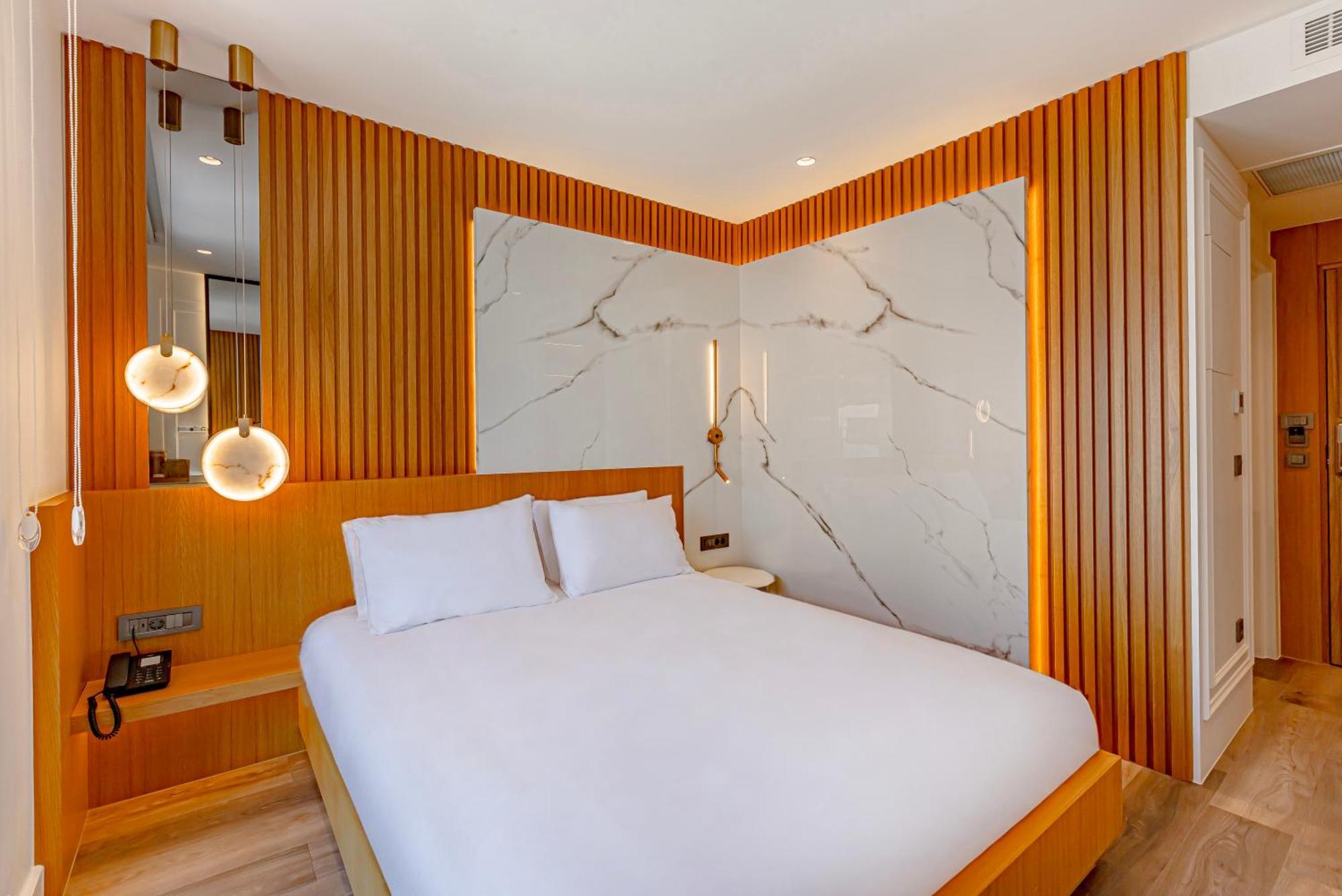 Dulcet Hotel