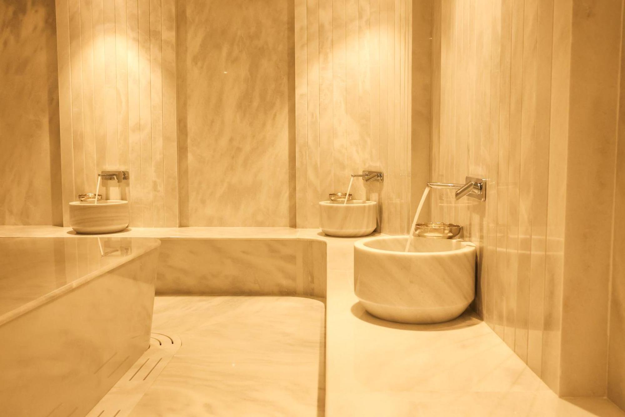 Hotel Four Hills