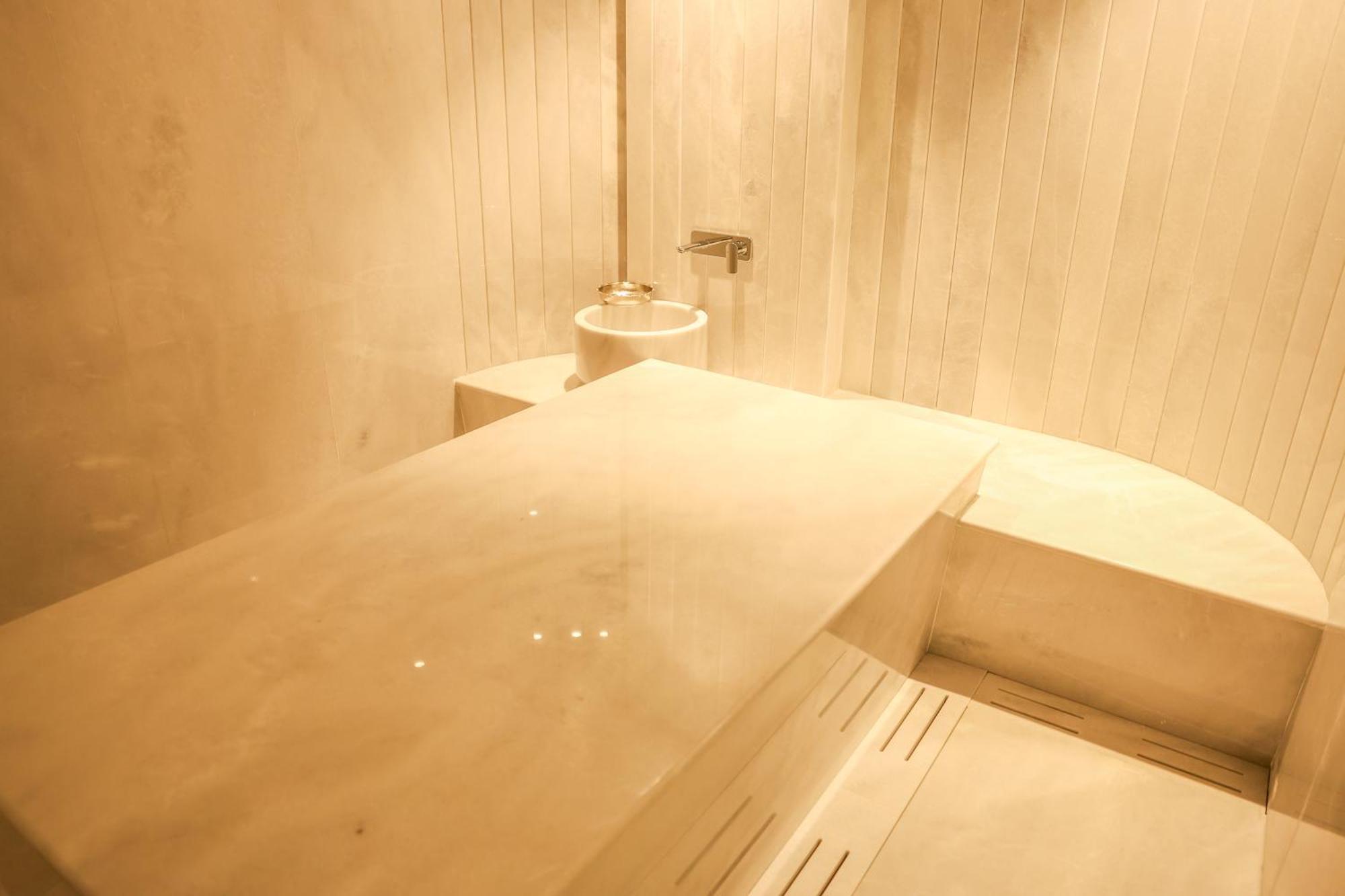 Hotel Four Hills 3*