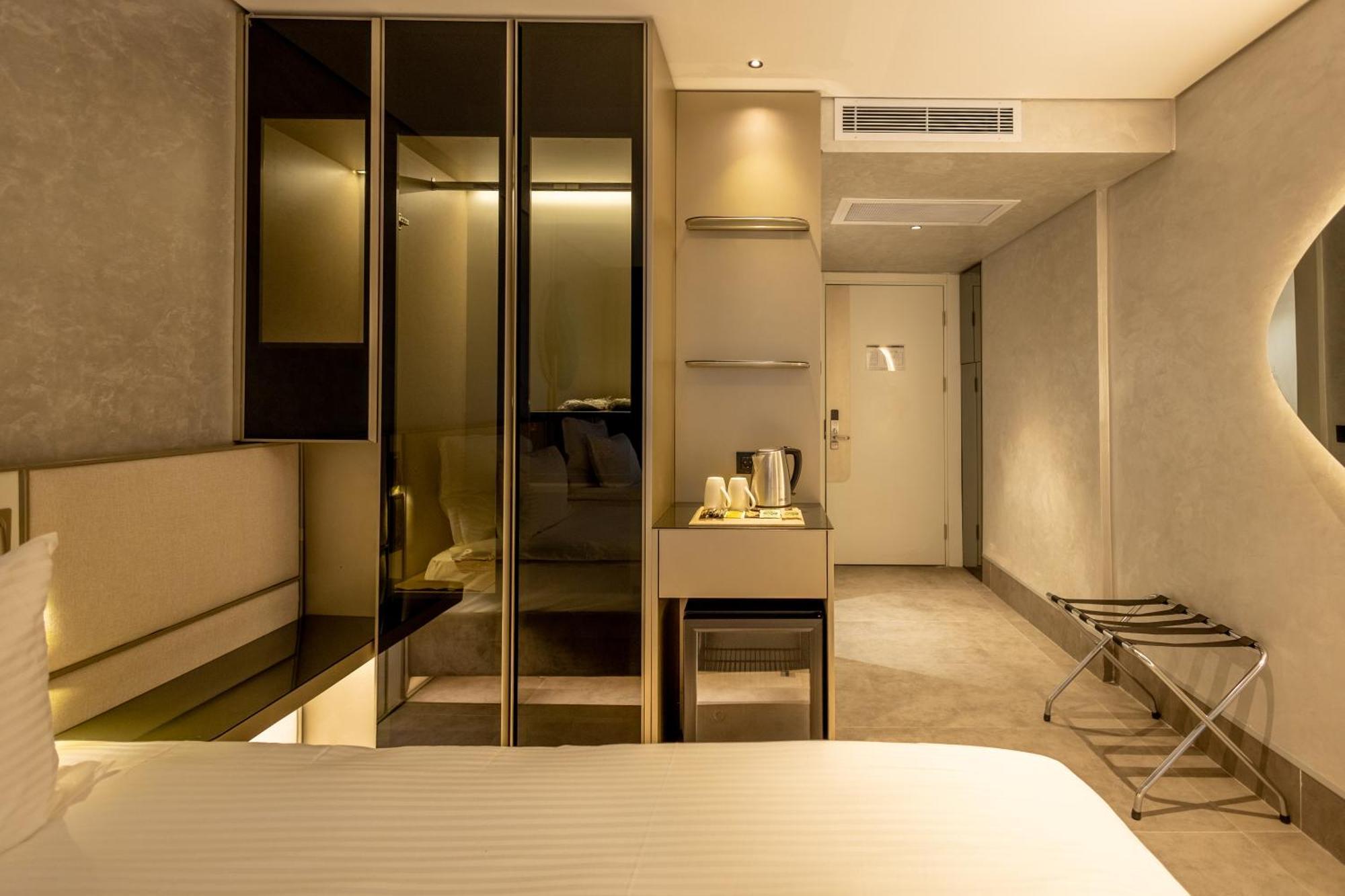 Four Hills Hotel