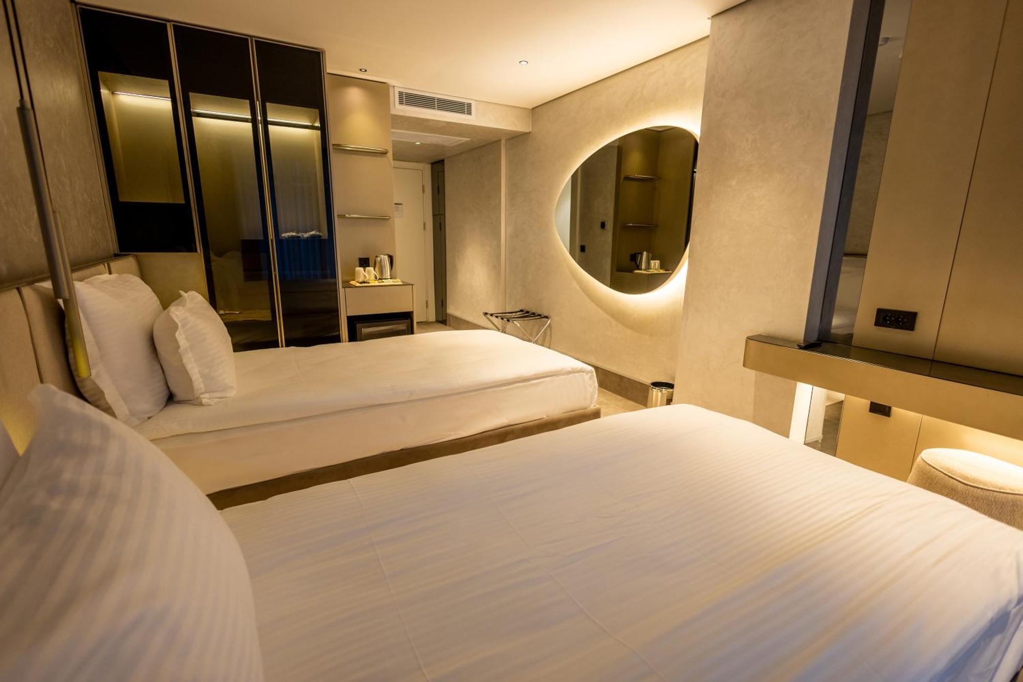 Hotel Four Hills 3*